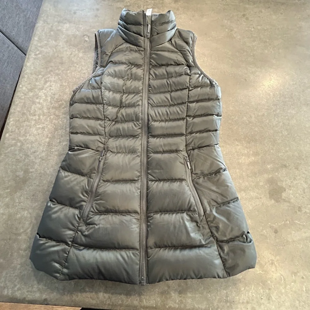 Lululemon goose down longline puffer vest. Size 4. Green. Pockets. New condition - Picture 1 of 13